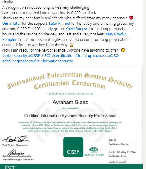 צילום מסך של פוסט ב-LinkedIn המודיע על הסמכת CISSP, מפרט שמות של תומכים, ומסתיים בהאשטגים הקשורים לאבטחת סייבר ותמונה של תעודה בתחתית.